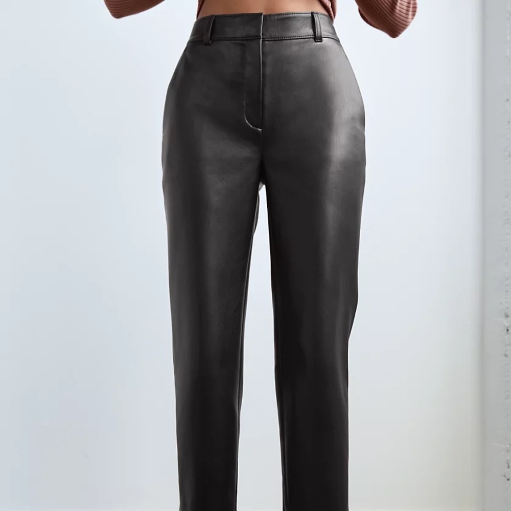 Aritzia Command Cropped Pant